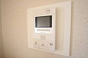 ＴＶモニター付きで来客者を確認できます。
