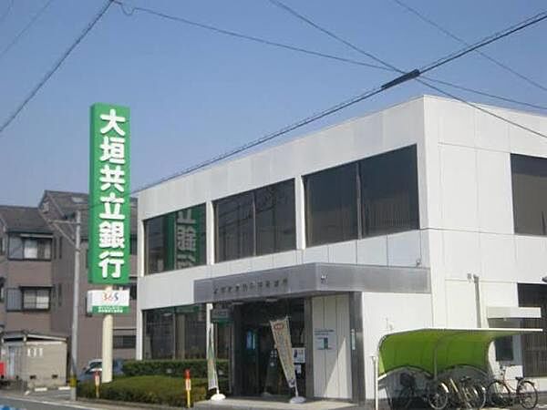 周辺：銀行「大垣共立銀行笠松支店まで1310m」