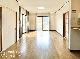 天理市備前町　中古一戸建て 5LDKのリビング/ダイニング