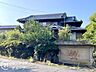 外観：庭が魅力の外観は、四季折々の自然を楽しめる空間です。ガーデニング好きにぴったりです。