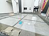 駐車場：駐車場は、住民の皆様の車を安心して停められるスペースです。広々とした区画が確保されており、駐車がしやすい設計になっていますので、夜間でも安全に利用できます。