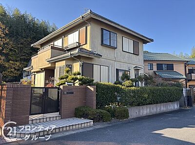 外観：風格ある外観は、住む人のステータスを感じさせる重厚なデザインです。安心感を与える堅牢な造りです。