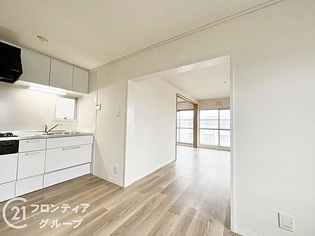 最上階の南ベランダなので眺望・陽当たり良好◎角部屋でリビングは2面採光が魅力的な物件です