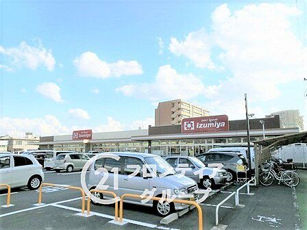 デイリーカナートイズミヤ新大宮店 徒歩4分。 270m