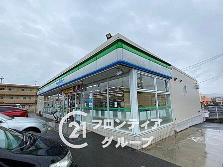 ファミリーマート近鉄九条駅前店 徒歩5分。 360m