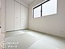 子供部屋：新しいい草香る畳スペースは、使い方色々！客室やお布団で寝るときにぴったりの空間ですね。