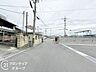 その他：前道が整備されており、快適なアクセスを実現します。交通量の少ない環境で、静かに暮らせる住まいです。