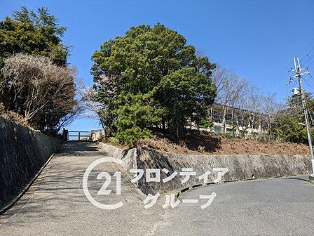 斑鳩町立斑鳩南中学校 徒歩16分。 1210m