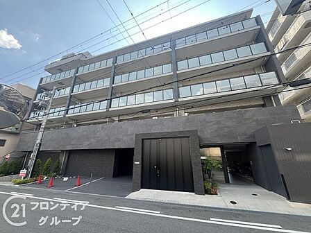 モダンで都会的なデザインがとっても素敵ですね!駅直結という利便性を享受しながら、ホテルのような優雅な暮らしを予感させる美しい佇まいに、毎日帰宅するのが楽しみになりそうですね!