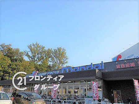 万代学園前店 徒歩10分。 800m