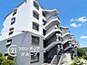 外観：機能性とデザイン性を兼ね備えたマンション外観は、住む人に快適な生活を提供します。スタイリッシュなデザインが魅力で、日々の生活に彩りを添えます