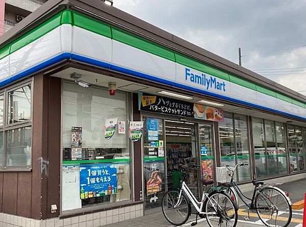 画像18:【コンビニエンスストア】ファミリーマート 天下茶屋北一丁目店まで450ｍ