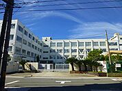 高槻市立城南中学校 733m