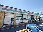 ローソンストア100入間下藤沢店 634m
