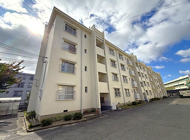 10 / 28