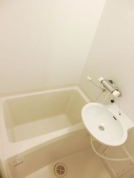 画像5:清潔感のあるバスルームです