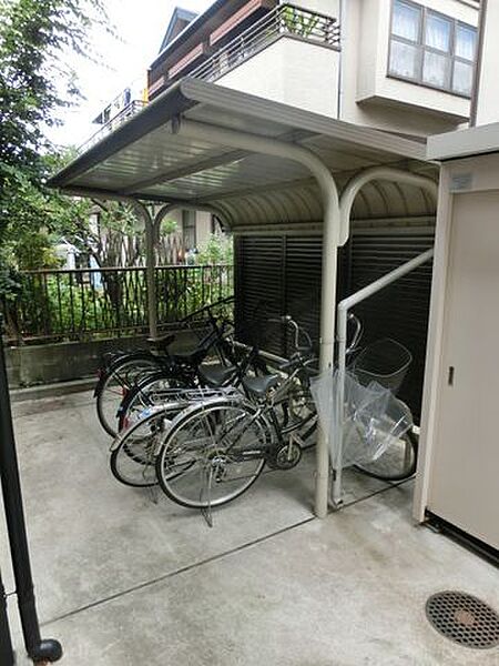 画像7:屋根付の駐輪スペースです。
