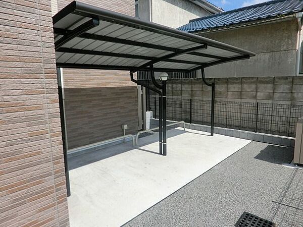 画像7:屋根付きの駐輪スペースです。
