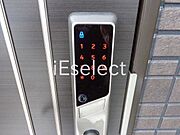 玄関は電子キータイプです