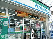 ファミリーマート 徒歩6分。 440m