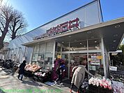 成城石井等々力店 徒歩8分。 580m