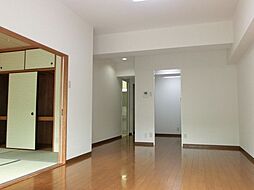 アーバンクレスト 102 1階3LDKのリビング/ダイニング