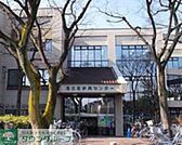 足立区立伊興図書館 585m