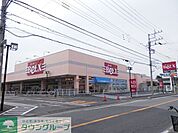 ベルクス 徒歩3分。スーパー 220m