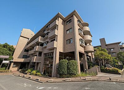 外観：【ヴェルナール学園前D棟】近鉄奈良線「学園前」駅まで徒歩11分！通勤・通学に便利な立地。