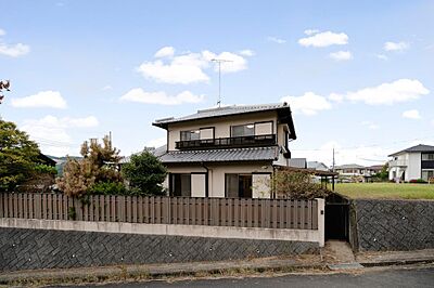 外観:菊美台2丁目、外観は純和風の木造建築、近鉄の家、角地 外観:菊美台2丁目、外観は純和風の木造建築、近鉄の家、角地