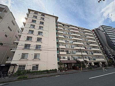 外観：【プラザ新大阪】大阪メトロ御堂筋線「新大阪」駅まで徒歩10分。