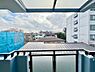 バルコニー：高層ビルに囲まれていないため、自然光がたっぷり入る環境なのも嬉しいポイントですよね♪