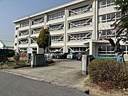 西橋内中学校まで徒歩約9分