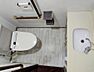 トイレ：◆手洗いの下部にキャビネットがあり、トイレットペーパー等を隠す収納として活用できます室内（2026年06月）撮影