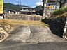 外観：ひな壇造成された開放感のある敷地。日当たり良好な高台で、豊かな自然に囲まれた穏やかな暮らしを実現しませんか。