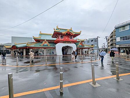 徒歩3分。片瀬江ノ島駅 320m