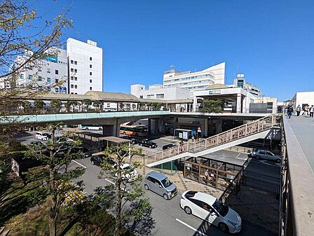 藤沢駅(JR東日本 東海道本線) 徒歩11分。3路線利用可能な藤沢駅 930m