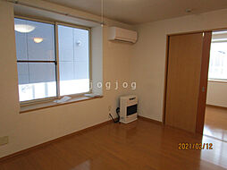 ラ・ジュネス 101 2階1LDKのリビング/ダイニング