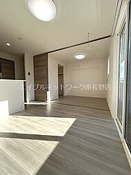 トリシア篠ノ井 1階1LDKのリビング/ダイニング