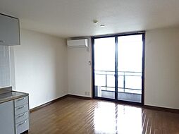 アパートメント石塔 3階3LDKのリビング/ダイニング