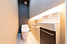 その他：【施工事例｜トイレ】■プライベート空間を安らぎの空間に。トイレはご家族みんなのプライベート空間であり、そのプライベート空間が居心地のいい空間であれば、そのお家に住む方々の生活を豊かにします■