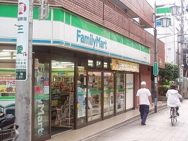 画像22:ファミリーマート中野駅北店 218m