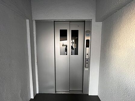 エレベーター付きなので重たい荷物を持っての移動も楽々できます。長く安心してお住いいただけます!