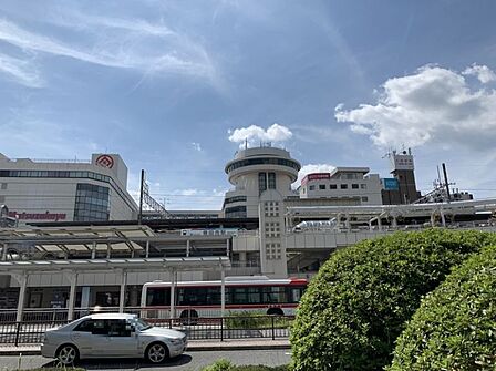 豊田市駅まで　650m　徒歩約9分●知立方面、赤池伏見上定井方面の地下鉄乗り換え可能　改札外では参合館・名鉄トヨタホテル、KITARAを結ぶ通路有　愛環新豊田駅も利用可能