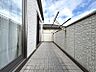 バルコニー：開放的なバルコニーは見晴らしもよく、太陽の温かな温もりをめいっぱい受け止めてくれます！