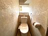 トイレ：トイレは温水洗浄便座付きでいつでも清潔！冬場も快適に使えます♪小窓で換気も◎