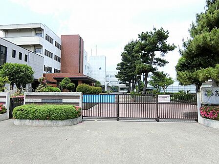 小山中学校まで約670m