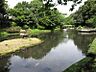 周辺：道保川公園は、道保川の水源と横山丘陵の自然を都市緑地として保全しながら、水と緑が一体となった自然とのふれあいの場