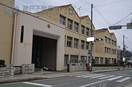 神戸市立西須磨小学校 徒歩8分。 620m