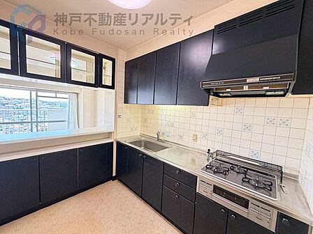 お料理の配膳もしやすいカウンターキッチン